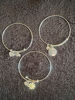 3 Silver Tone Friendship Charm Bangle Bracelets - Daisy & Heart Charms